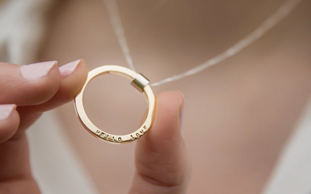 Cómo personalizar y dar emoción a tu marca, según expertos de la joyería, el marketing y la empresa