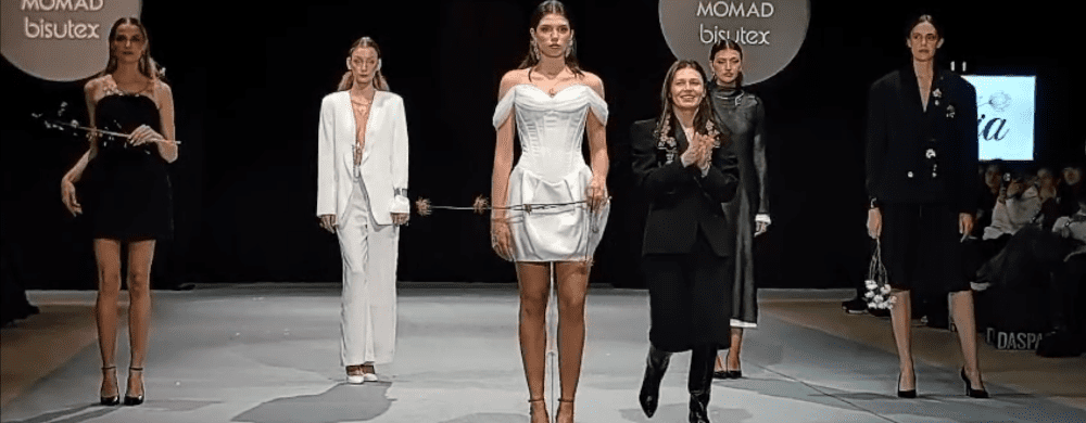 Cierre del desfile de la marca de joyería Siia en la pasarela del MOMAD 2026 de febrero